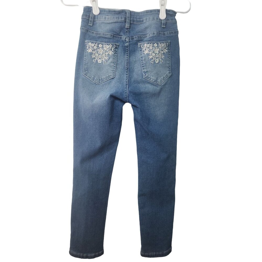 Shein Capri/Ankle Jeans w White Designs & Stitching